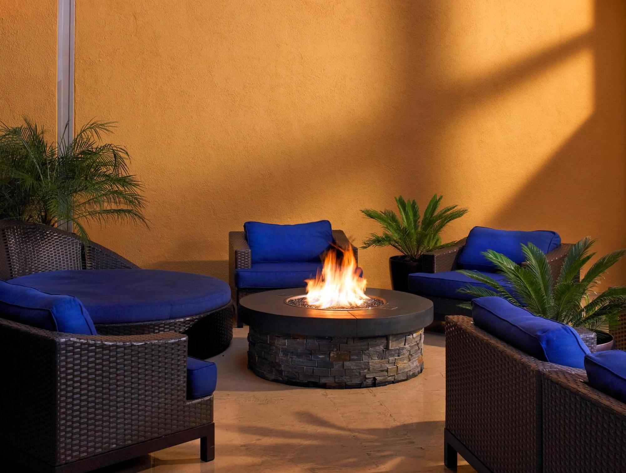 Sheraton Agoura Hills Hotel Exterior foto