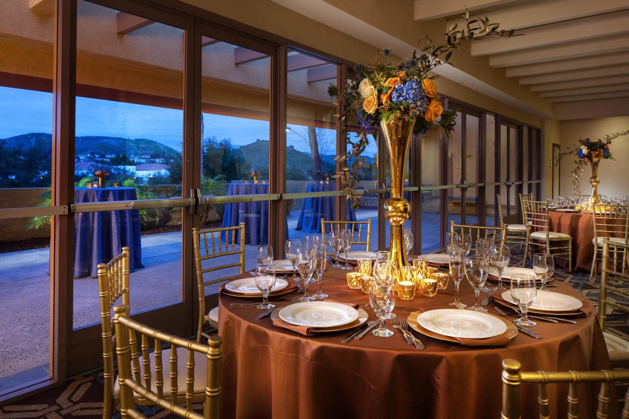 Sheraton Agoura Hills Hotel Exterior foto